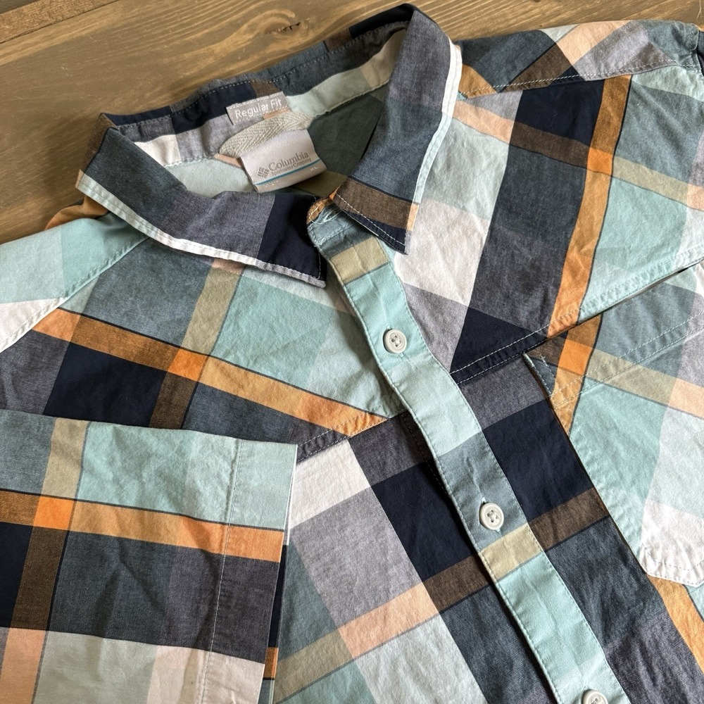 Columbia Men's XL Regular Fit Plaid Short Sleeve Button Up Shirt Collared Top